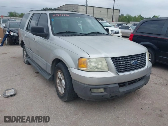 2004 Ford Expedition Special Service with VIN 1FMRU15W74LB37497, listed as a IAAI auction lot 41767762 with 271,767 mi miles. Bid and sale history available at carsss.com. Image 1.