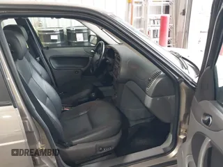 2002 Saab 9-3 z VIN YS3DF55K122017784, wystawiony jako IAAI lot #42057341 z przebiegiem 167 726 mil mil oraz . Historia ofert i sprzedaży dostępna na DreamBid. Obrazek 5.