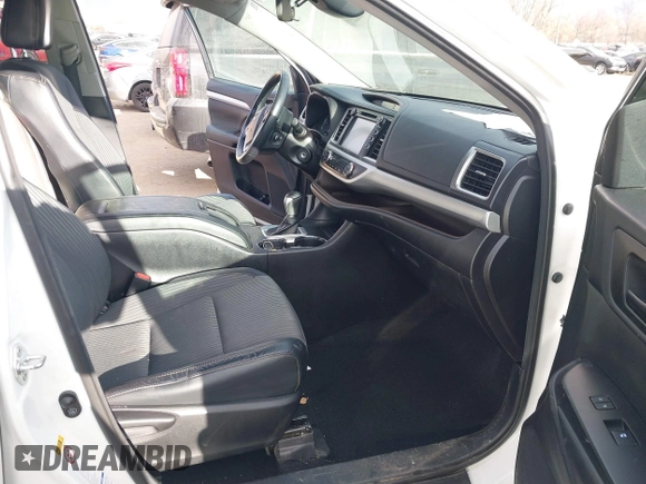 2017 Toyota Highlander LE with VIN 5TDBZRFH2HS409738, listed as a IAAI auction lot 41016417 with 150,417 mi miles and . Bid and sale history available at DreamBid. Image 5.