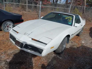 1984 Pontiac Firebird z VIN 1G2AS8711EN215638, wystawiony jako IAAI lot #41464656 z przebiegiem 110 500 mil mil oraz . Historia ofert i sprzedaży dostępna na DreamBid. Obrazek 2.