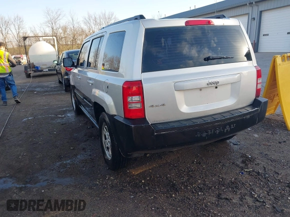 2010 Jeep Patriot Sport z VIN 1J4NF2GB2AD547301, wystawiony jako IAAI lot #41800894 z przebiegiem 147 351 mil mil oraz . Historia ofert i sprzedaży dostępna na DreamBid. Obrazek 3.