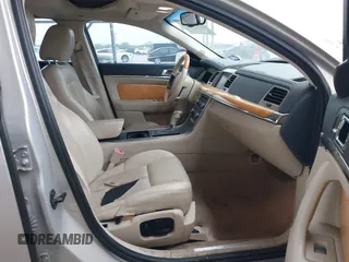 2009 Lincoln MKS z VIN 1LNHM93R39G634750, wystawiony jako IAAI lot #42179995 z przebiegiem 166 151 mil mil oraz . Historia ofert i sprzedaży dostępna na DreamBid. Obrazek 5.