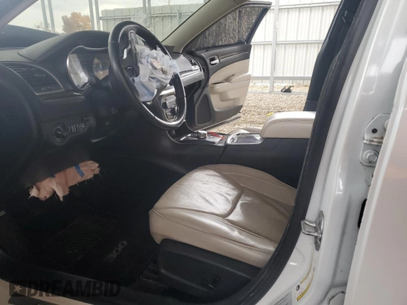 2015 Chrysler 300 C with VIN 2C3CCAET8FH829999, listed as a Copart auction lot 77652174 with Not Provided miles and Clean Title. Bid and sale history available at DreamBid. Image 7.