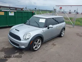 2010 MINI Clubman S z VIN WMWMM3C57ATP94023, wystawiony jako IAAI lot #42365739 z przebiegiem 191 817 mil mil oraz . Historia ofert i sprzedaży dostępna na DreamBid. Obrazek 2.