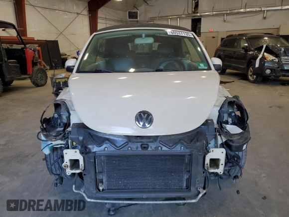 2006 Volkswagen Beetle with VIN 3VWRG31Y56M322614, listed as a Copart auction lot 60537135 with 85,018 mi miles and Salvage title. Bid and sale history available at DreamBid. Image 5.