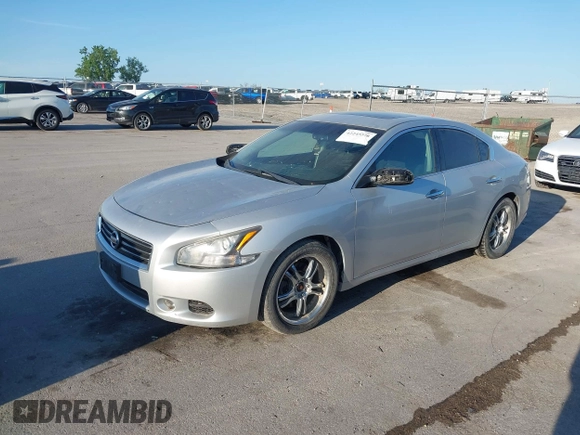 2014 Nissan Maxima S z VIN 1N4AA5AP7EC496209, wystawiony jako IAAI lot #42245578 z przebiegiem 135 000 mil mil oraz . Historia ofert i sprzedaży dostępna na DreamBid. Obrazek 2.