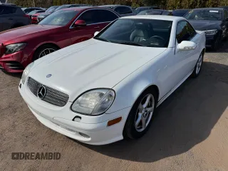 2001 Mercedes-Benz SLK-Class with VIN WDBKK65F91F201699, listed as a Copart auction lot 49399015 with 84,586 mi miles and Clean Title. Bid and sale history available at carsss.com. Image 1.