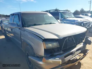 2003 Chevrolet Silverado 1500 LS with VIN 2GCEC19V631320403, listed as a IAAI auction lot 41441413 with 245,993 mi miles. Bid and sale history available at carsss.com. Image 1.
