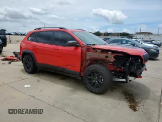 2019 Jeep Cherokee Trailhawk z VIN 1C4PJMBX8KD315136, wystawiony jako Copart lot #60614805 z przebiegiem 102 936 mil mil oraz Czysty tytuł • Clean title. Historia ofert i sprzedaży dostępna na DreamBid. Obrazek 4.