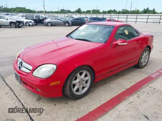 2001 Mercedes-Benz SLK 230/320 z VIN WDBKK65F31F223603, wystawiony jako IAAI lot #42307611 z przebiegiem 136 357 mil mil oraz . Historia ofert i sprzedaży dostępna na DreamBid. Obrazek 2.