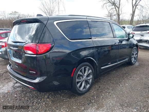 2017 Chrysler Pacifica Limited with VIN 2C4RC1GG0HR770093, listed as a IAAI auction lot 41876582 with 82,614 mi miles. Bid and sale history available at carsss.com. Image 4.
