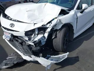 2025 Toyota Camry LE z VIN 4T1DAACK3SU533985, wystawiony jako IAAI lot #42118873 z przebiegiem Nie podano mil oraz . Historia ofert i sprzedaży dostępna na DreamBid. Obrazek 6.