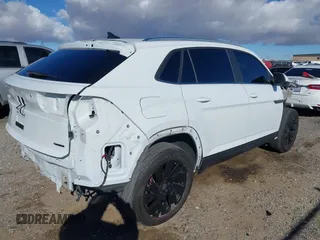 2024 Volkswagen Atlas SE with VIN 1V2KE2CA8RC231006, listed as a IAAI auction lot 41741151 with 15,291 mi miles and . Bid and sale history available at DreamBid. Image 4.