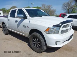 2014 Ram 1500 Express z VIN 1C6RR7KT3ES170854, wystawiony jako IAAI lot #42203099 z przebiegiem 207 634 mil mil oraz . Historia ofert i sprzedaży dostępna na DreamBid. Obrazek 1.