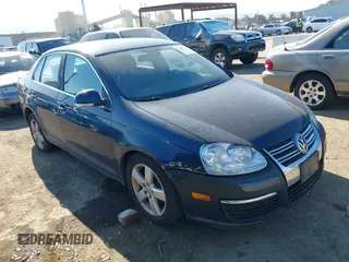 2008 Volkswagen Jetta SE z VIN 3VWRZ71K38M035479, wystawiony jako IAAI lot #41399776 z przebiegiem 125 283 mil mil oraz . Historia ofert i sprzedaży dostępna na DreamBid. Obrazek 1.