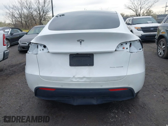 2022 Tesla Model Y Long Range z VIN 7SAYGDEE7NF389788, wystawiony jako IAAI lot #42014111 z przebiegiem 37 606 mil mil oraz . Historia ofert i sprzedaży dostępna na DreamBid. Obrazek 20.