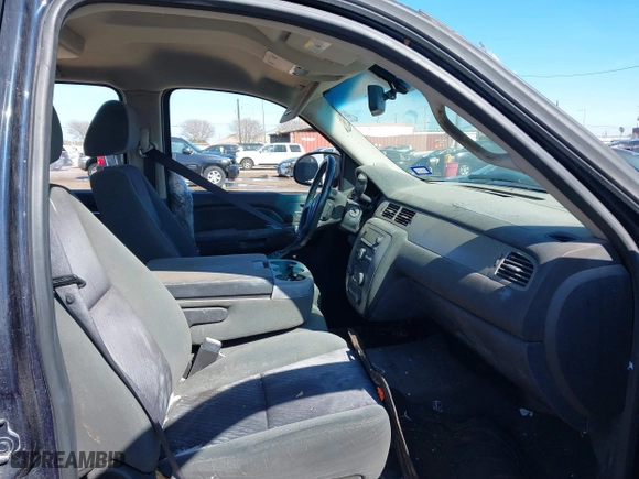 2009 Chevrolet Suburban LS with VIN 1GNFC16029R200974, listed as a IAAI auction lot 41370873 with 207,649 mi miles. Bid and sale history available at carsss.com. Image 5.