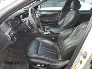 2018 BMW 5 Series 530e xDrive z VIN WBAJB1C56JB084422, wystawiony jako Copart lot #47596335 z przebiegiem 68 276 mil mil oraz Szkoda całkowita • Salvage title. Historia ofert i sprzedaży dostępna na DreamBid. Obrazek 7.