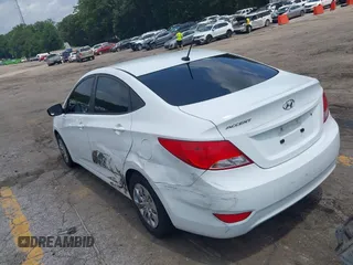 2016 Hyundai Accent SE z VIN KMHCT4AE6GU123161, wystawiony jako IAAI lot #39972957 z przebiegiem 133 416 mil mil oraz . Historia ofert i sprzedaży dostępna na DreamBid. Obrazek 3.