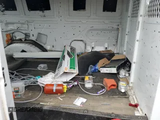 2007 Ford Econoline Cargo Commercial with VIN 1FTNE24LX7DA06575, listed as a Copart auction lot 68727304 with 187,344 mi miles and Salvage title. Bid and sale history available at DreamBid. Image 11.
