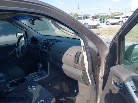 2006 Nissan Pathfinder SE with VIN 5N1AR18U66C661526, listed as a IAAI auction lot 42080428 with 205,044 mi miles. Bid and sale history available at carsss.com. Image 5.