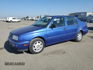 1998 Volkswagen Jetta z VIN 3VWRB81H3WM156525, wystawiony jako Copart lot #42262735 z przebiegiem 83 473 mil mil oraz Czysty tytuł • Clean title. Historia ofert i sprzedaży dostępna na DreamBid. Obrazek 1.