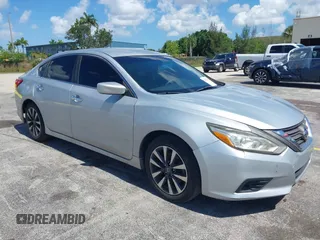 2017 Nissan Altima S z VIN 1N4AL3AP5HC251430, wystawiony jako IAAI lot #42529682 z przebiegiem 94 622 mil mil oraz . Historia ofert i sprzedaży dostępna na DreamBid. Obrazek 1.