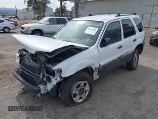 2004 Ford Escape XLT with VIN 1FMYU03134KA80217, listed as a IAAI auction lot 41672764 with 184,601 mi miles. Bid and sale history available at carsss.com. Image 2.