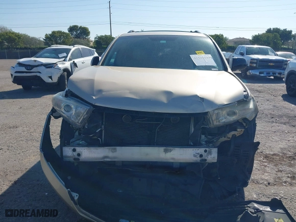 2013 Toyota Highlander Limited with VIN 5TDYK3EH2DS139594, listed as a IAAI auction lot 41806049 with 175,484 mi miles. Bid and sale history available at carsss.com. Image 6.
