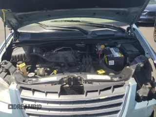 2010 Chrysler Town & Country Touring z VIN 2A4RR5D13AR460820, wystawiony jako Copart lot #57162885 z przebiegiem 197 426 mil mil oraz Szkoda całkowita • Salvage title. Historia ofert i sprzedaży dostępna na DreamBid. Obrazek 12.