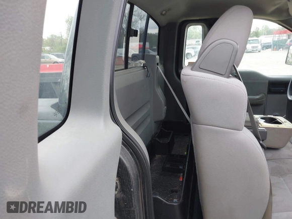 2006 Ford F-150 STX with VIN 1FTRF02286KB61326, listed as a IAAI auction lot 42085410 with 173,132 mi miles. Bid and sale history available at carsss.com. Image 8.