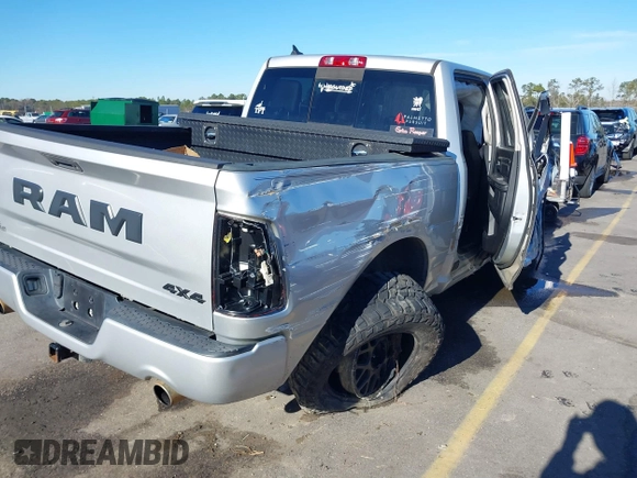 2018 Ram 1500 Night z VIN 1C6RR7MT1JS262536, wystawiony jako IAAI lot #41184477 z przebiegiem 105 008 mil mil oraz . Historia ofert i sprzedaży dostępna na DreamBid. Obrazek 4.