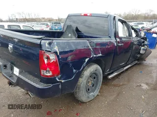 2016 Ram 1500 Express z VIN 3C6RR6KT1GG228318, wystawiony jako IAAI lot #41380007 z przebiegiem 140 209 mil mil oraz . Historia ofert i sprzedaży dostępna na DreamBid. Obrazek 4.