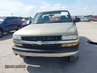 2002 Chevrolet Silverado 1500 with VIN 1GCEC14W12Z347272, listed as a IAAI auction lot 42080486 with 318,858 mi miles. Bid and sale history available at carsss.com. Image 13.