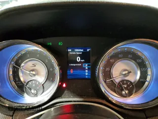 2013 Chrysler 300 S z VIN 2C3CCAGG2DH505279, wystawiony jako Copart lot #43584625 z przebiegiem 155 645 mil mil oraz Szkoda całkowita • Salvage title. Historia ofert i sprzedaży dostępna na DreamBid. Obrazek 9.