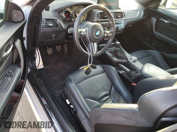 2020 BMW M2 Competition z VIN WBS2U7C01L7D99705, wystawiony jako Copart lot #83850434 z przebiegiem 101 313 mil mil oraz Szkoda całkowita • Salvage title. Historia ofert i sprzedaży dostępna na DreamBid. Obrazek 8.