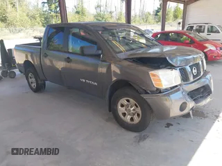 2005 Nissan Titan LE z VIN 1N6AA07B05N572685, wystawiony jako IAAI lot #42692229 z przebiegiem 200 583 mil mil oraz . Historia ofert i sprzedaży dostępna na DreamBid. Obrazek 1.