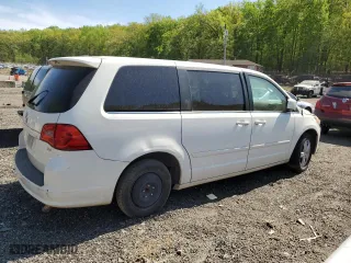 2010 Volkswagen Routan SE with VIN 2V4RW3D15AR348450, listed as a Copart auction lot 53656285 with 124,844 mi miles and Salvage Title. Bid and sale history available at carsss.com. Image 3.