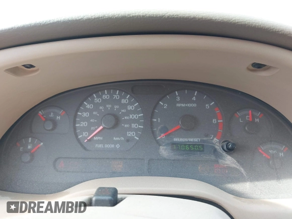 2004 Ford Mustang Deluxe with VIN 1FAFP44624F133914, listed as a IAAI auction lot 41699614 with 170,650 mi miles. Bid and sale history available at carsss.com. Image 7.