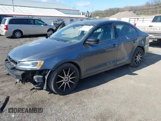2012 Volkswagen Jetta S с VIN 3VW2K7AJ2CM417329, выставлен на аукционе IAAI как лот 41972316 с пробегом 200 299 миль миль и . История ставок и продаж доступна на DreamBid. Изображение 2.