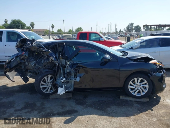 2012 Mazda 3 i Touring z VIN JM1BL1V84C1608512, wystawiony jako IAAI lot #42441391 z przebiegiem 167 292 mil mil oraz . Historia ofert i sprzedaży dostępna na DreamBid. Obrazek 14.