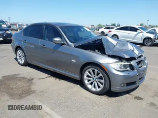 2011 BMW 3 Series 328i xDrive z VIN WBAPK7C52BA973528, wystawiony jako IAAI lot #42368222 z przebiegiem 75 931 mil mil oraz . Historia ofert i sprzedaży dostępna na DreamBid. Obrazek 1.