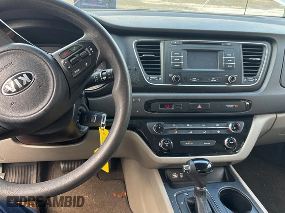 2016 Kia Sedona L with VIN KNDMA5C13G6173955, listed as a Copart auction lot 47967475 with 203,987 mi miles and Clean Title. Bid and sale history available at DreamBid. Image 9.