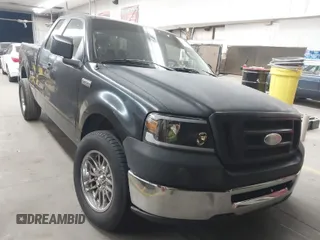2006 Ford F-150 STX with VIN 1FTRX12W96NB42417, listed as a IAAI auction lot 41910493 with 220,559 mi miles. Bid and sale history available at carsss.com. Image 1.