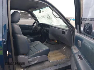 1997 Toyota T100 SR5 with VIN JT4UN24D7V0048050, listed as a IAAI auction lot 41556487 with 325,187 mi miles and . Bid and sale history available at DreamBid. Image 5.