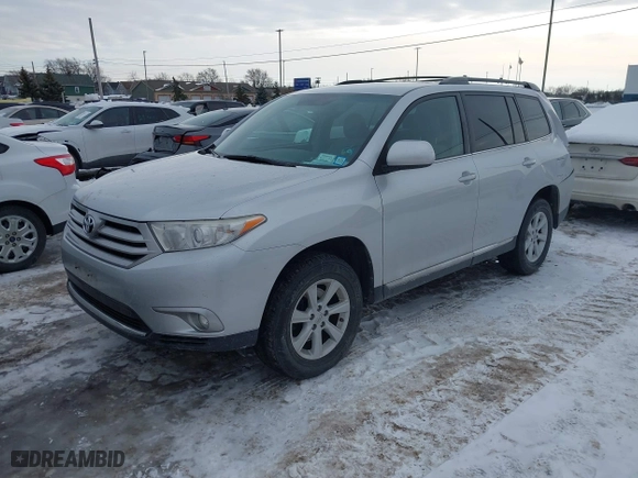 2013 Toyota Highlander with VIN 5TDBK3EH0DS255530, listed as a IAAI auction lot 41420527 with 118,810 mi miles. Bid and sale history available at carsss.com. Image 19.