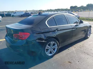 2018 BMW 3 Series 330i xDrive с VIN WBA8D9C53JA616383, выставлен на аукционе IAAI как лот 42319253 с пробегом 89 297 миль миль и . История ставок и продаж доступна на DreamBid. Изображение 4.