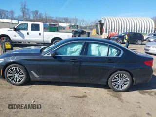 2019 BMW 5 Series 530i xDrive z VIN WBAJA7C57KWW27356, wystawiony jako IAAI lot #41711504 z przebiegiem 183 294 mil mil oraz . Historia ofert i sprzedaży dostępna na DreamBid. Obrazek 14.