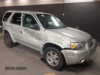 2005 Ford Escape Limited with VIN 1FMYU94195KB62327, listed as a IAAI auction lot 41910709 with 116,086 mi miles. Bid and sale history available at carsss.com. Image 1.