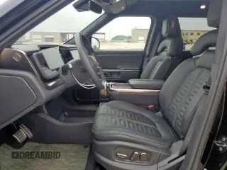 2024 Rivian R1S Adventure z VIN 7PDSGABAXRN035556, wystawiony jako Copart lot #59114065 z przebiegiem 9119 mil mil oraz Szkody całkowita. Historia ofert i sprzedaży dostępna na DreamBid. Obrazek 7.